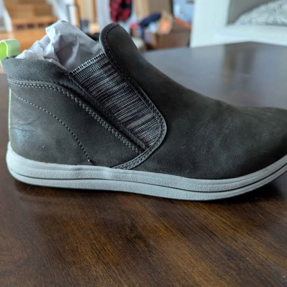 Clarks Women's Breeze Clover Ankle Boot Olive Green Womens 6.5